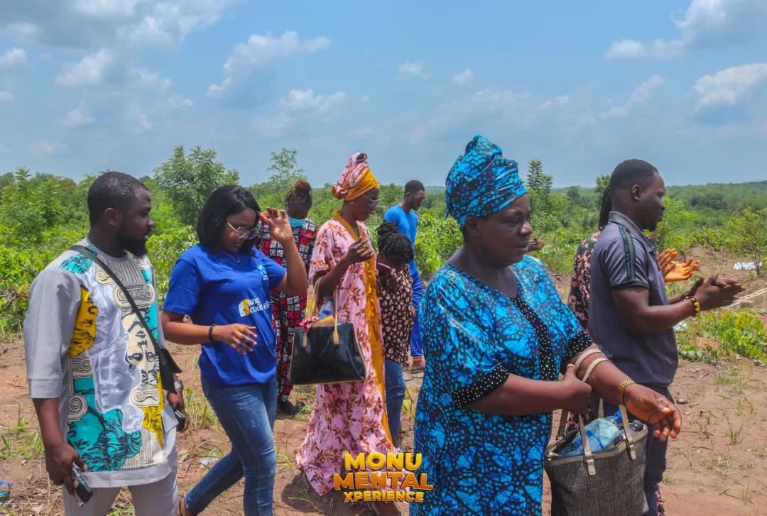 Marxvest team supporting a field visit moment.